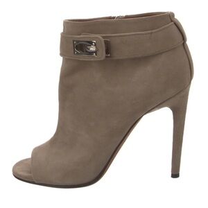 GIVENCHY
Suede Boots
Size: 10